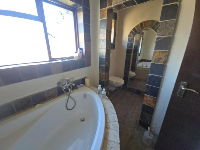 5 Bedroom Property for Sale in Lochnerhof Western Cape